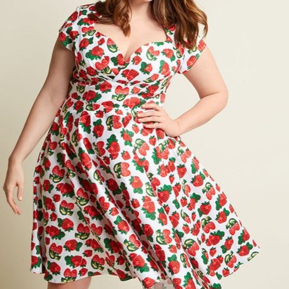 Modcloth Dresses & Skirts - Strawberry Swing Dress ~ berry adorable! ~ 2x ~ fit & flare